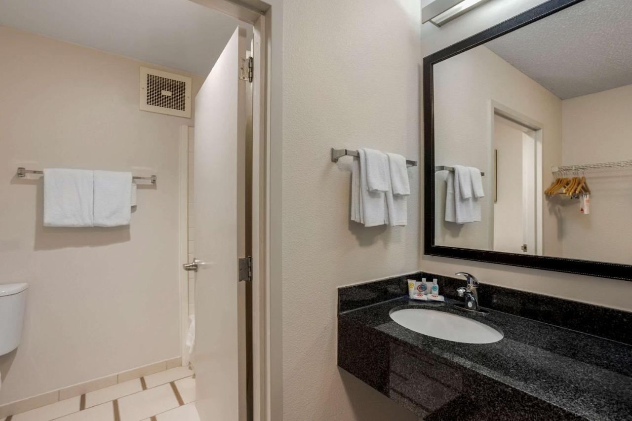 Comfort Inn & Suites Mt Laurel-Philadelphia Маунт-Лорел Екстер'єр фото